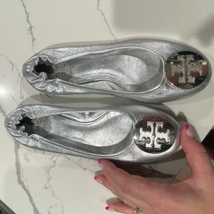 Tory Burch Reva Ballet Flats - Silver, Silver hardware, elastic heel